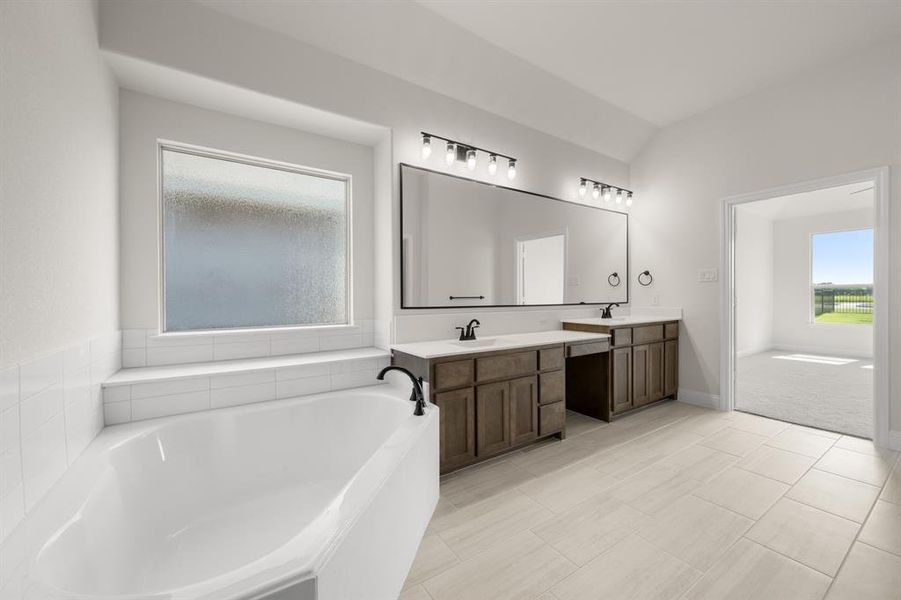 26_373 Paddle Boat- Primary Suite-4