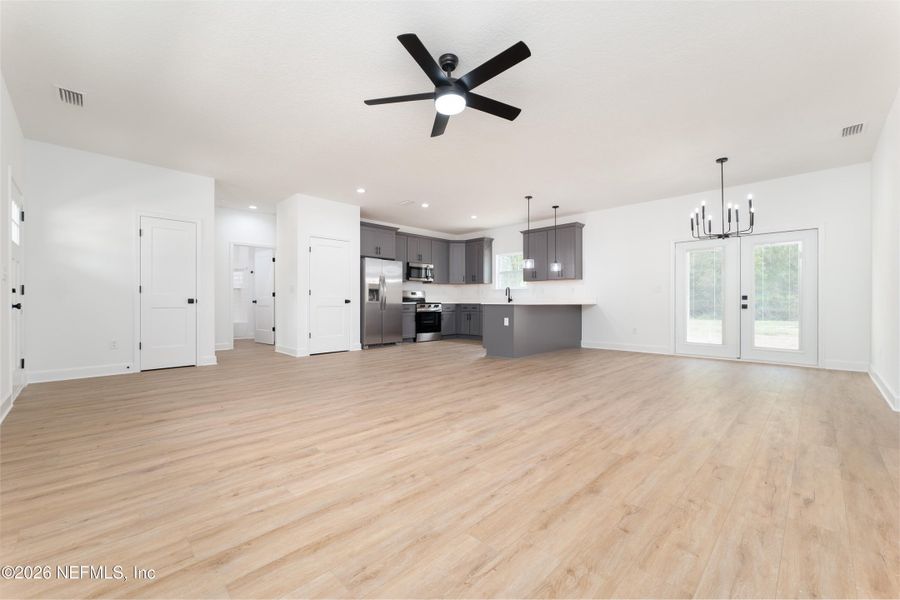 Spacious, unfurnished interior of a new home in , Middleburg (Image 18).