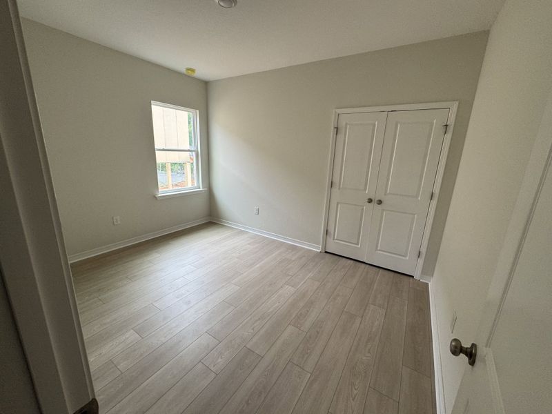 Spacious, unfurnished interior of a new home in Seminole Bend, Pensacola (Image 11).