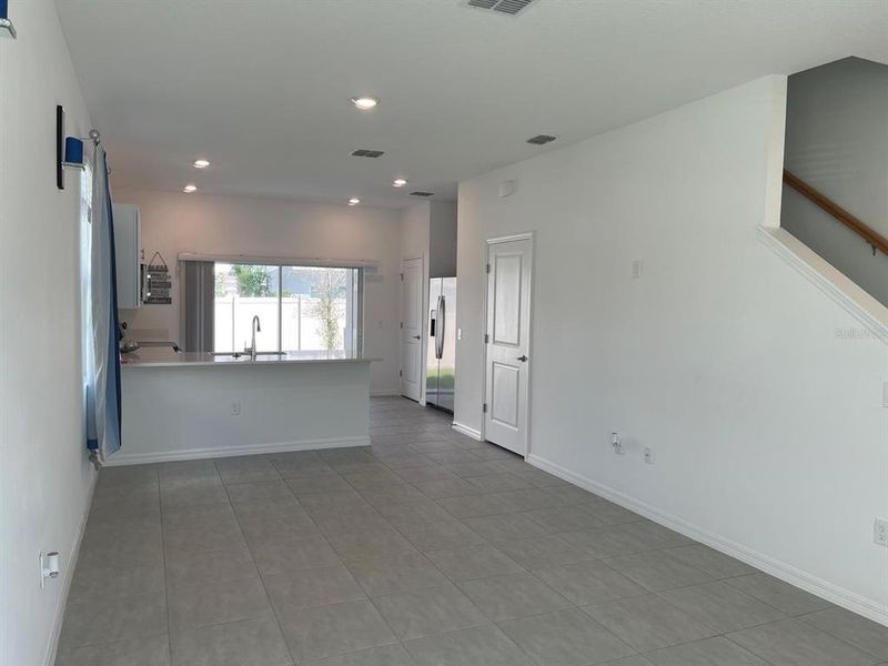 Spacious, unfurnished interior of a new home in , Kissimmee (Image 10).