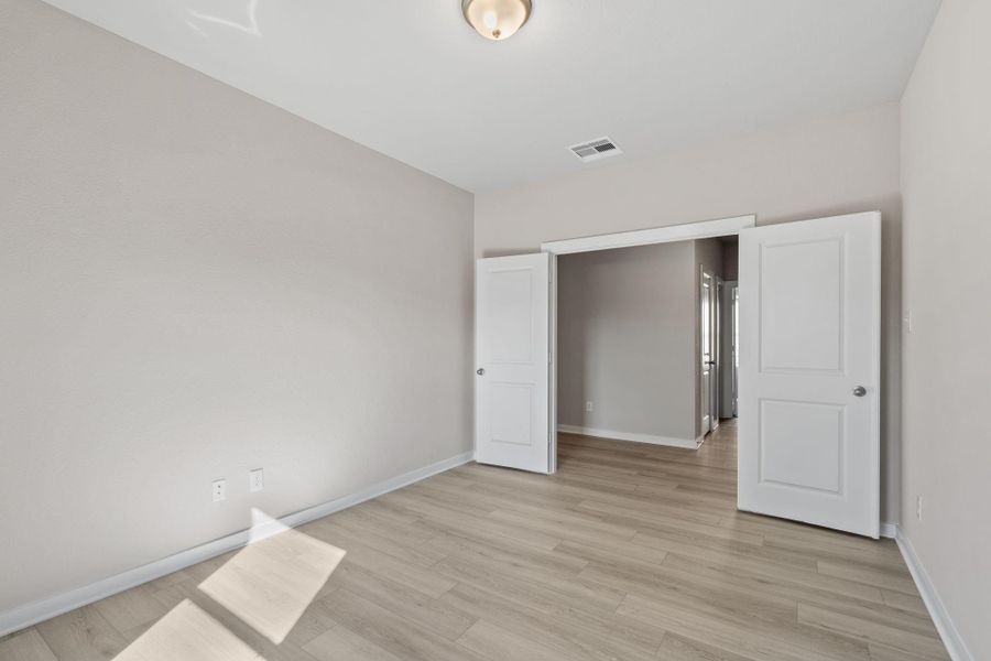 Spacious, unfurnished interior of a new home in Westridge Cove, Conroe (Image 23).