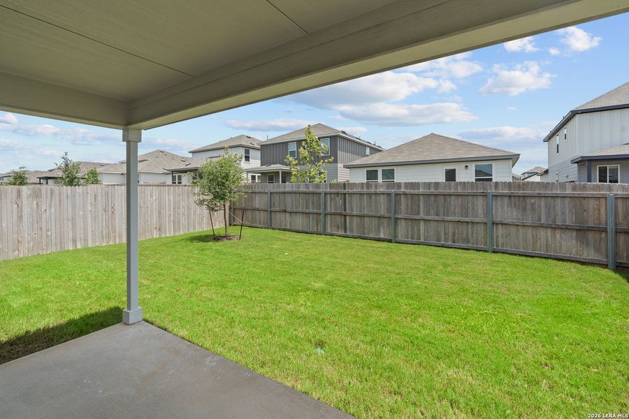 Exterior details and patio area of a home in Cinco Lakes, San Antonio (Image 2).