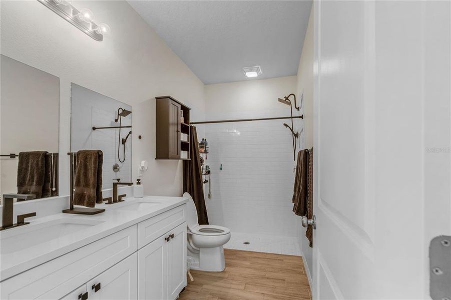 Master Bedroom Bathroom