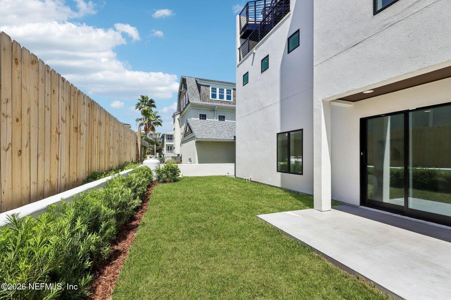 Exterior details and patio area of a home in , Jacksonville Beach (Image 28).