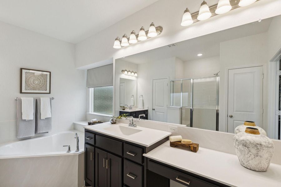 Primary Bathroom | Concept 3106 at Redden Farms - Classic Series in Midlothian, TX by Landsea Homes