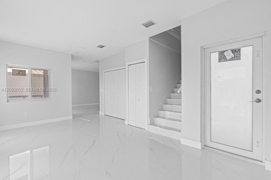 Spacious, unfurnished interior of a new home in , Big Pine Key (Image 6).