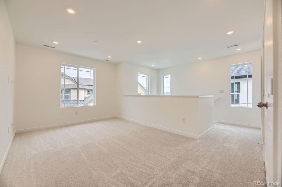 Spacious, unfurnished interior of a new home in Sterling Ranch: The Skyline Collection, Littleton (Image 9).