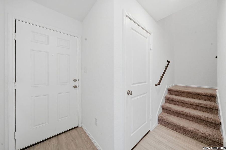 Spacious, unfurnished interior of a new home in Aston Park, San Antonio (Image 20).