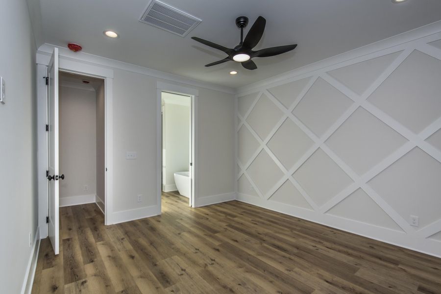 Spacious, unfurnished interior of a new home in , Chapin (Image 50).