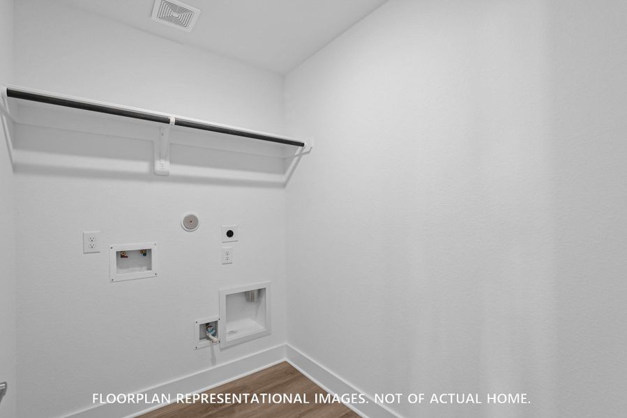 Spacious, unfurnished interior of a new home in Ambrose, La Marque (Image 11).