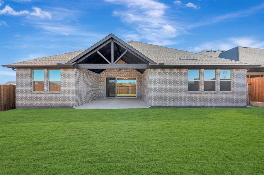 Exterior details and patio area of a home in Elevon, Lavon (Image 3).