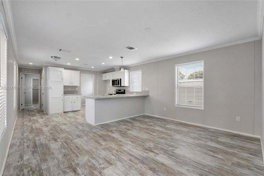 Spacious, unfurnished interior of a new home in , Dania Beach (Image 17).