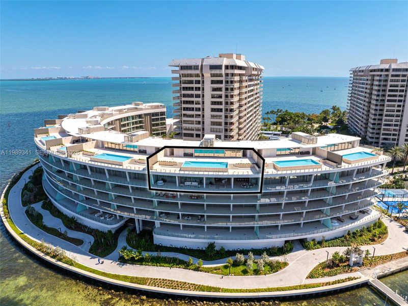 Condo located in Miami, FL showcasing its design and architecture (Image 40).