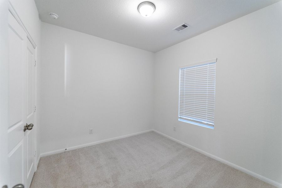 Spacious, unfurnished interior of a new home in Caney Mills, Conroe (Image 16).