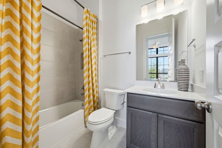 Furnished interior view inside a new home in Sienna, Missouri City (Image 11).