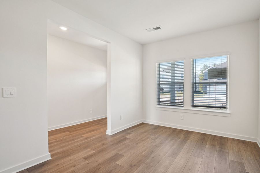Spacious, unfurnished interior of a new home in River Ridge, Clarksville (Image 9).