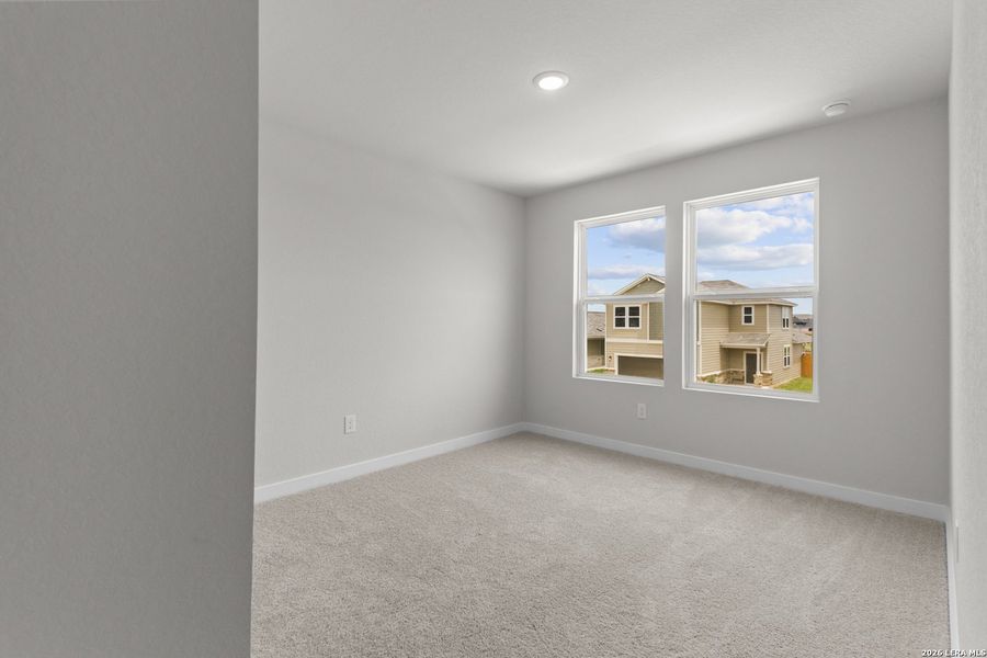 Spacious, unfurnished interior of a new home in Mesa Vista, San Antonio (Image 15).