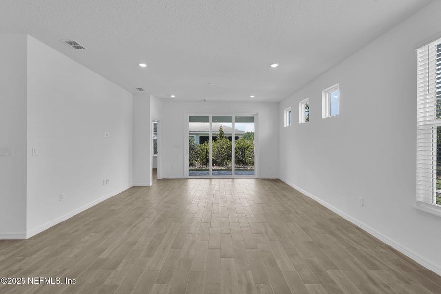 Spacious, unfurnished interior of a new home in , Yulee (Image 16).