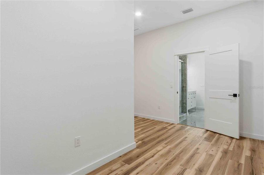 Spacious, unfurnished interior of a new home in , Punta Gorda (Image 51).