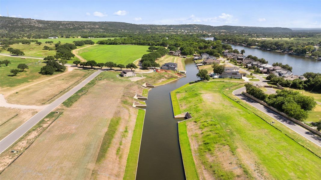 Community amenities in , Burnet (Image 17).