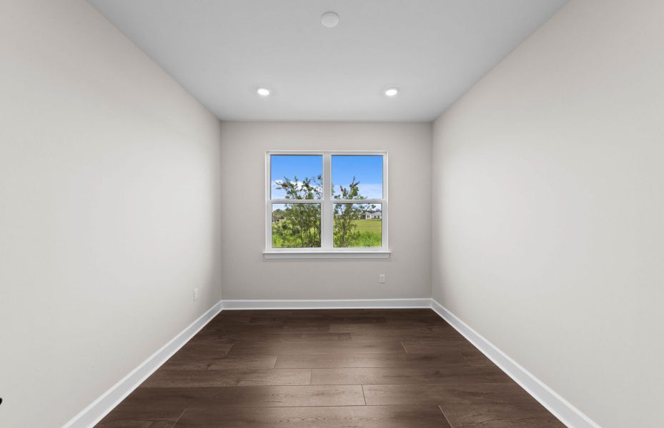 Spacious, unfurnished interior of a new home in Shores at Stillwater, Englewood (Image 18).