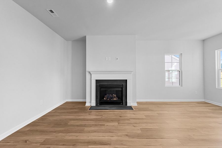 Spacious, unfurnished interior of a new home in Fieldstone, Lexington (Image 15).