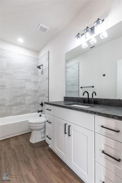 Furnished interior view inside a new home in , Abilene (Image 11).