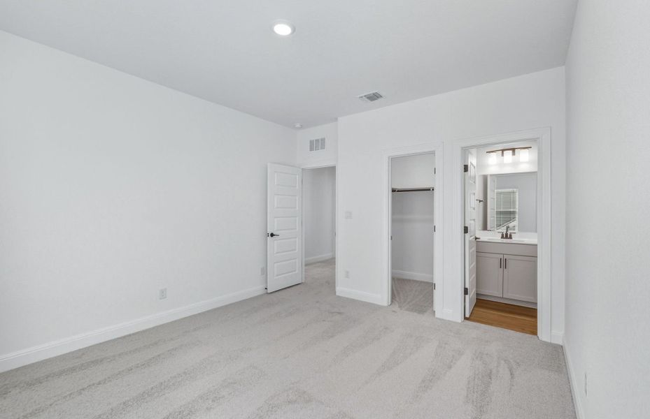 Spacious, unfurnished interior of a new home in Santa Rita Ranch, Liberty Hill (Image 30). Spacious, unfurnished interior of a new home in Santa Rita Ranch, Liberty Hill (Image 30).
