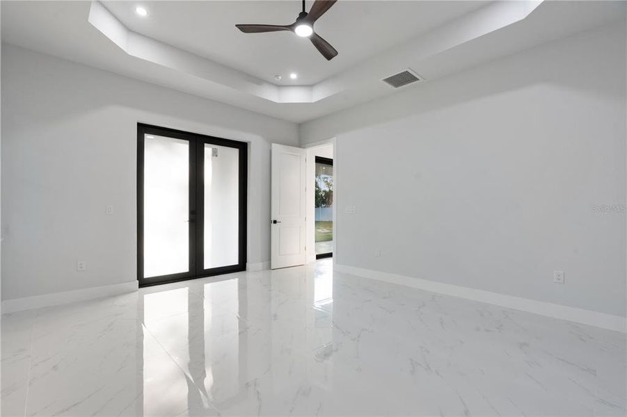 Spacious, unfurnished interior of a new home in , Weeki Wachee (Image 52).