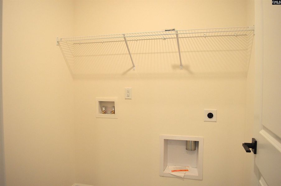 Spacious, unfurnished interior of a new home in Bickley Station, Irmo (Image 9).