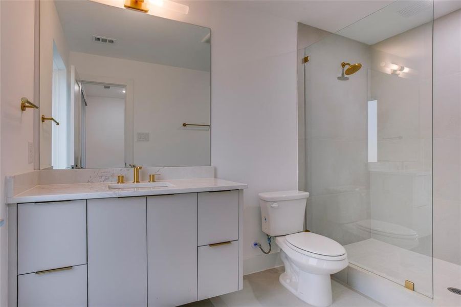 Furnished interior view inside a new home in , Dallas (Image 35).