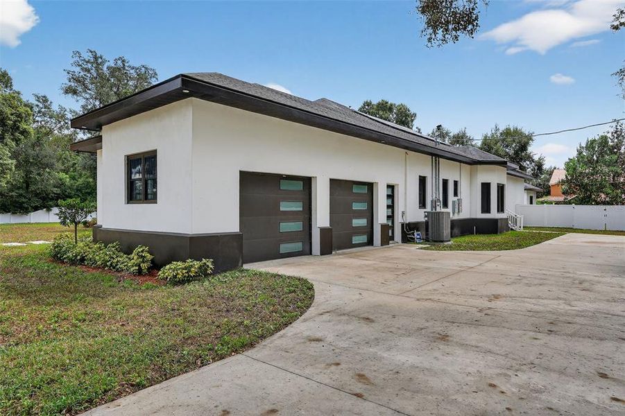 Exterior details and patio area of a home in , Wesley Chapel (Image 2). Exterior details and patio area of a home in , Wesley Chapel (Image 2).