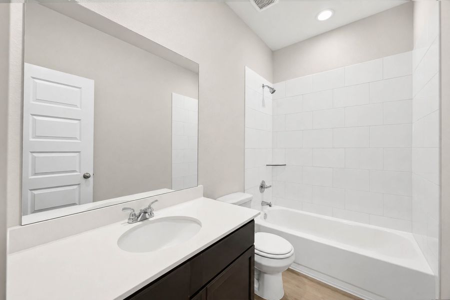 11925 Avian Avenue - Hawthorne - Secondary Bathroom
