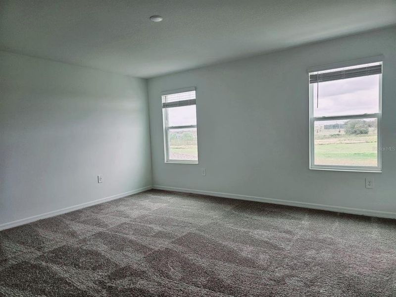 Spacious, unfurnished interior of a new home in Peace Creek Reserve, Winter Haven (Image 19).