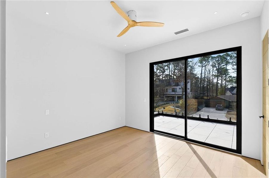 Spacious, unfurnished interior of a new home in , Alpharetta (Image 29).