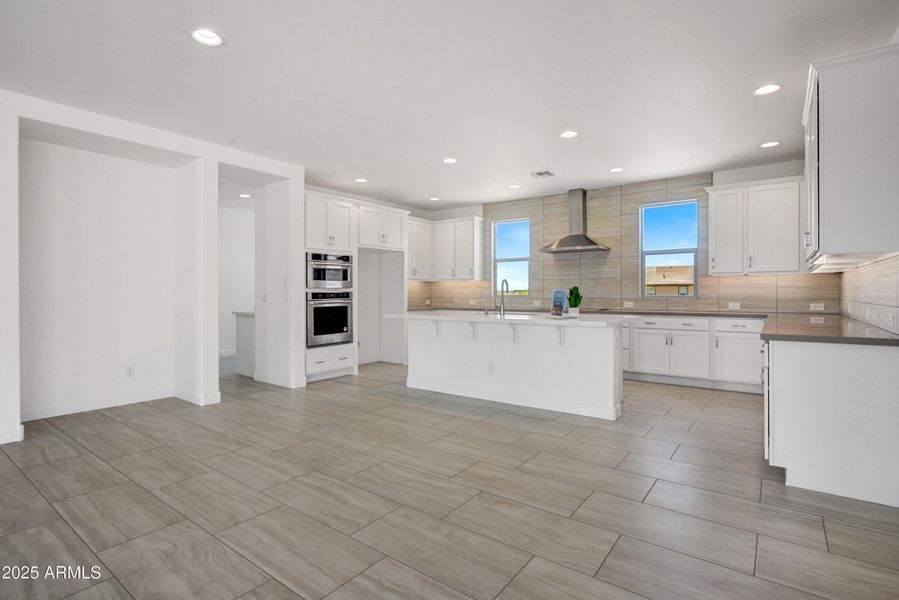 011_Dining Area To Kitchen