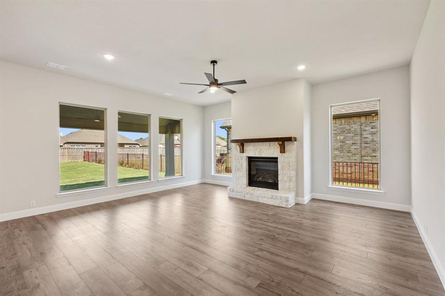 Spacious, unfurnished interior of a new home in Abe's Landing, Granbury (Image 17). Spacious, unfurnished interior of a new home in Abe's Landing, Granbury (Image 17).