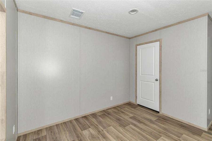 Spacious, unfurnished interior of a new home in , Williston (Image 33).