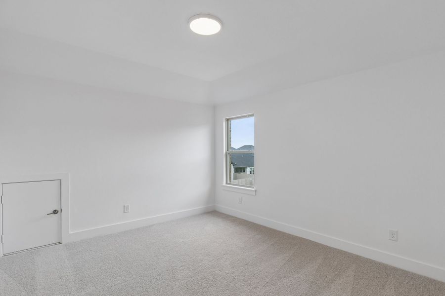 Spacious, unfurnished interior of a new home in Painted Tree Lakeside, McKinney (Image 24).
