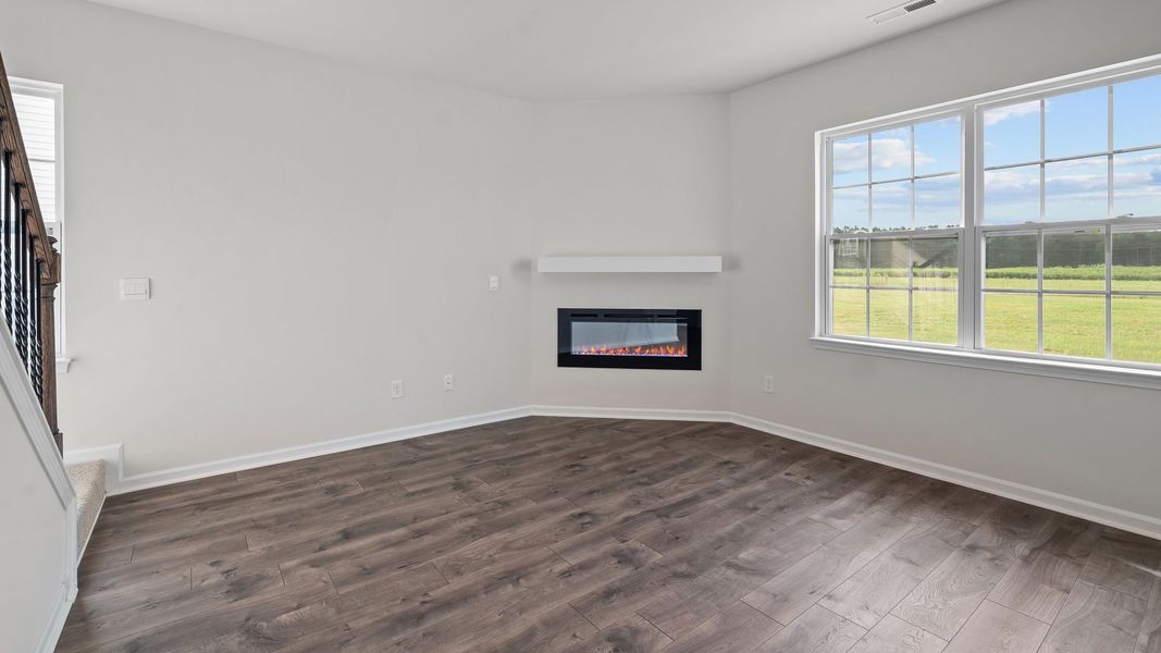 Spacious, unfurnished interior of a new home in Ridgewood Farms, Winterville (Image 9).