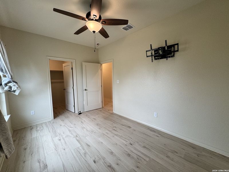 Spacious, unfurnished interior of a new home in , Seguin (Image 21).