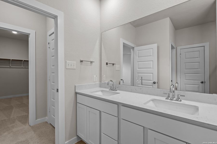 Furnished interior view inside a new home in Hiddenbrooke, Seguin (Image 15).