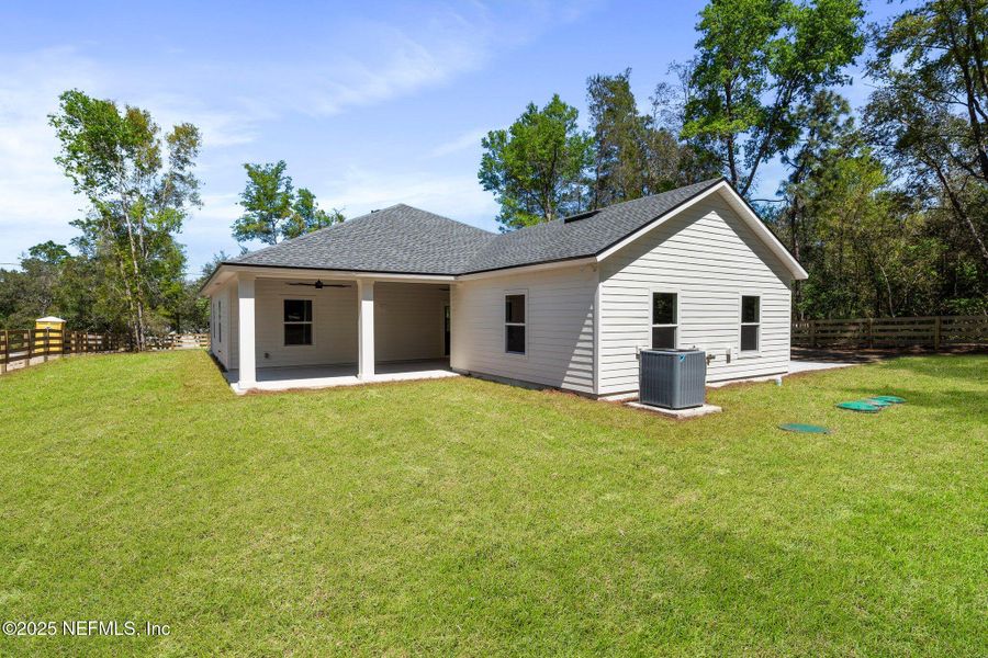 Exterior details and patio area of a home in , Keystone Heights (Image 22).