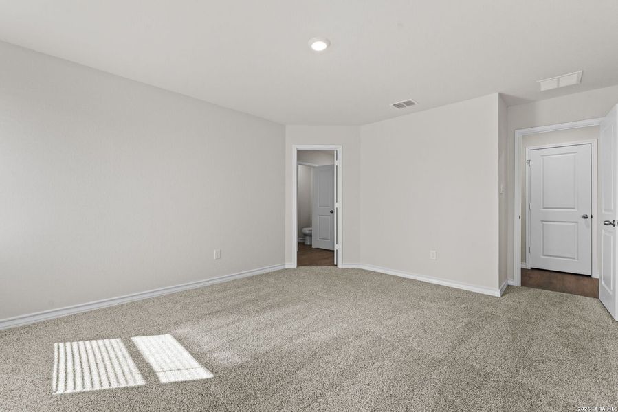 Spacious, unfurnished interior of a new home in High Garden, Comfort (Image 16).