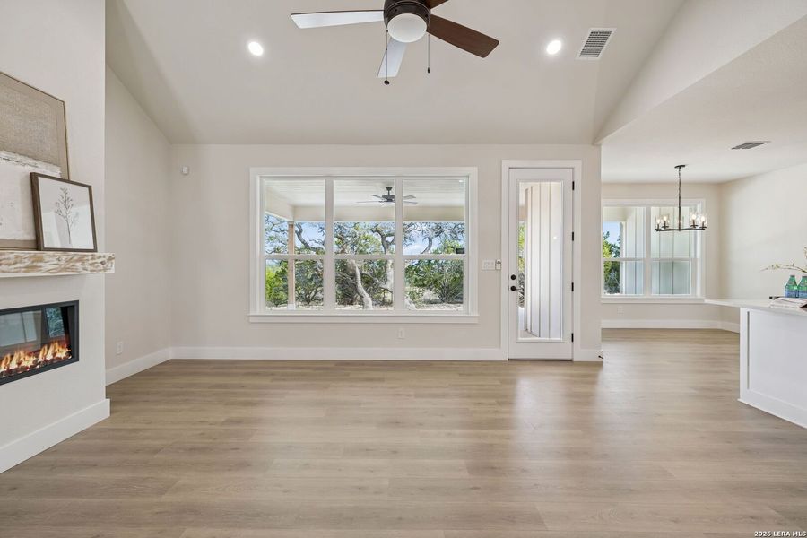 Spacious, unfurnished interior of a new home in , Fischer (Image 29).