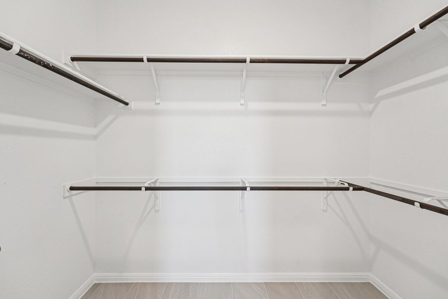 Spacious, unfurnished interior of a new home in Porter Country, Buda (Image 26).