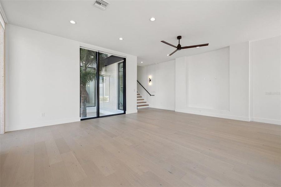 Spacious, unfurnished interior of a new home in , Tampa (Image 27).