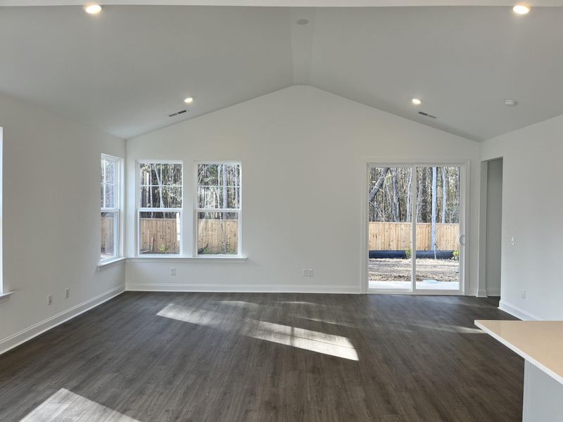 Spacious, unfurnished interior of a new home in Creek Pointe, Moncks Corner (Image 14).