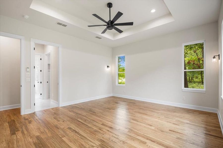 Spacious, unfurnished interior of a new home in , Mineola (Image 32).