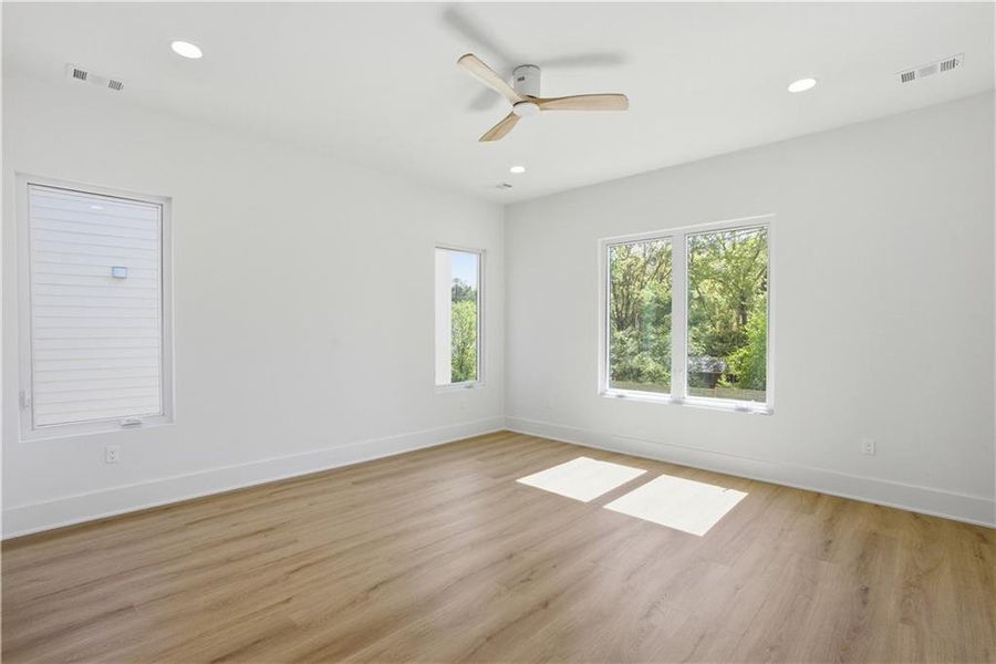 Spacious, unfurnished interior of a new home in , Duluth (Image 79).